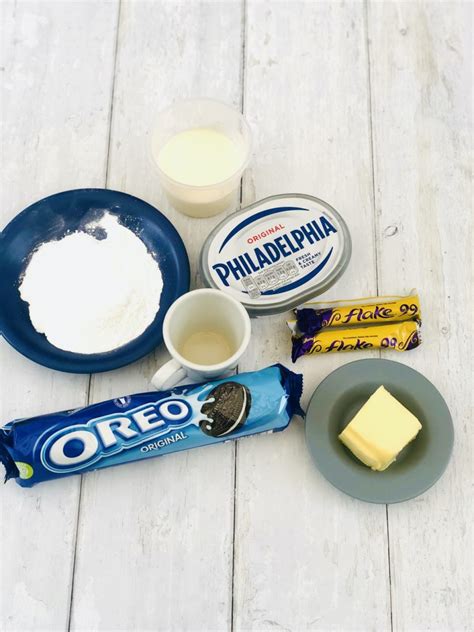 It is the perfect combination so easy and delicious! Mini Oreo Cheesecake Recipe - Daisies & Pie