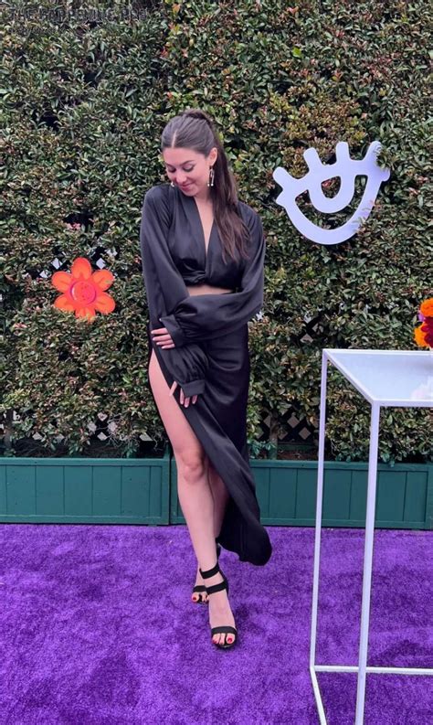 kira kosarin exposed sexy legs at never have i ever premiere 16 photos the fappening