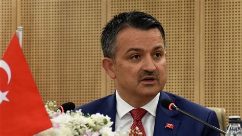 Bekir pakdemirli yeni kabinenin ilk tarım ve orman bakanı oldu. Bekir Pakdemirli: Demokrasiye hep beraber sahip olmamız ...