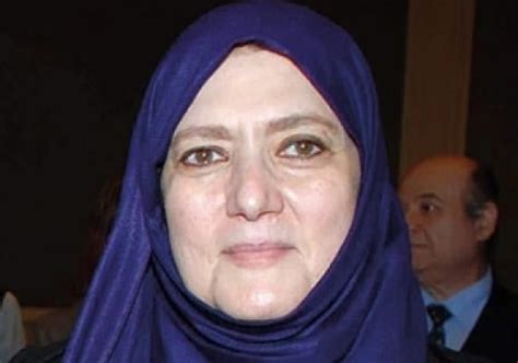 أشعلت الفنانة المعتزلة شمس البارودي، السوشيال ميديا منذ عدة أيام، بعد انتشار صور جديدة لها برفقة عائلتها، وذلك بسبب ابتعادها عن عالم الفن والظهور من وقت طويل. بالصور- 4 فنانات ارتدين الحجاب واعتزلن الظهور الإعلامي ...