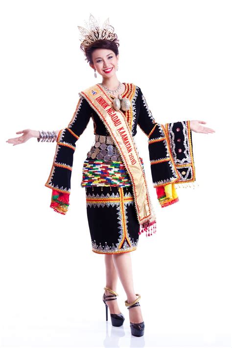 This will ensure that you will really have a one of a kind gown. Sabah, Malaysia, traditional dress. | Traditional outfits ...