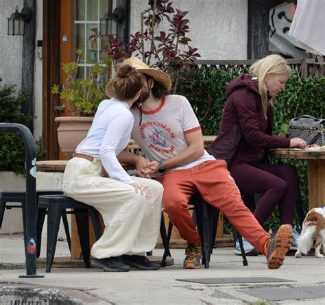 Elizabeth Olsen With Fiance Robbie Arnett In Studio City 06022021