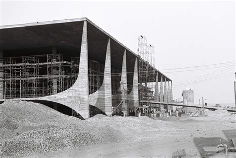 A Construção Presente Nessa Imagem Representa Uma Fonte Histórica