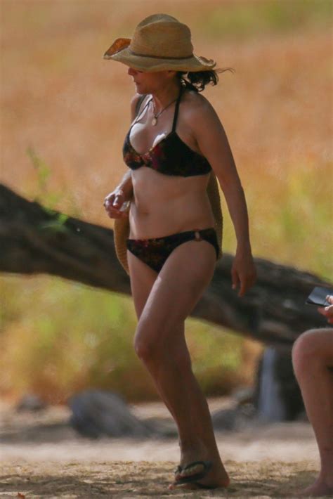 Julia Louis Dreyfus In Bikini In Hawaii • Celebmafia