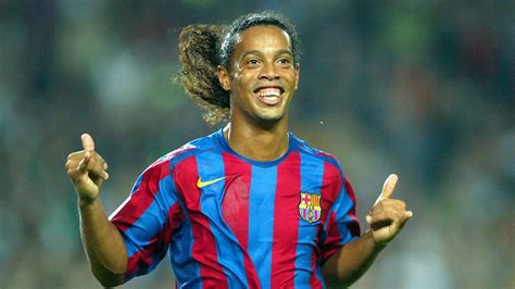17 Year Old Son Of Brazil Legend Ronaldinho Signs For Fc Barcelona
