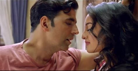 Photofunmasti Akshay Kumar And Sonakshi Sinha Hot Kissing Scene In Holiday Movie