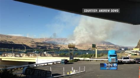 Grass Fire Closes 2 Highways Near Goldendale Youtube