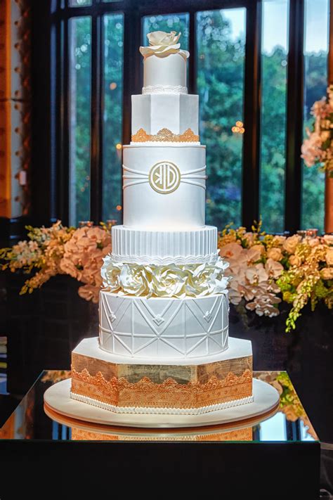 The perfect cake for any great gatsby themed wedding celebration! The Ultimate Great Gatsby Wedding