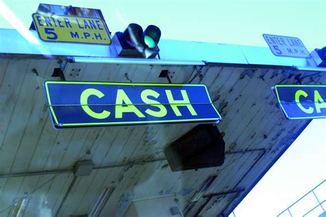 Перевод слова toll, американское и британское произношение, транскрипция, словосочетания, однокоренные слова, примеры использования. How to Pay an Illinois Toll on the Internet | USA Today