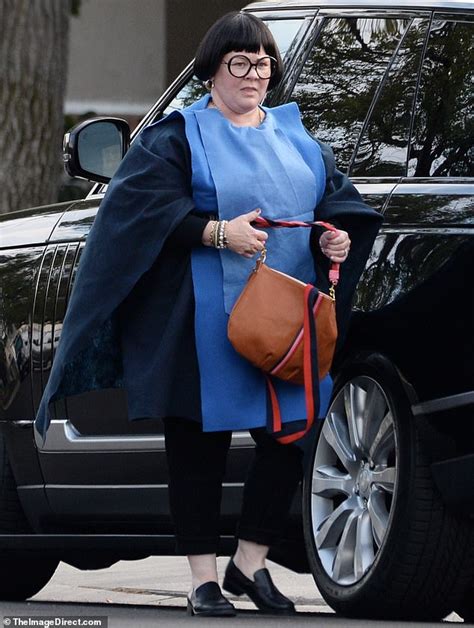 Melissa Mccarthy Dresses Up As Edna E Mode From Pixar S The Incredibles Daily Mail Online