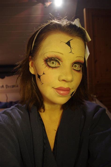 Cracked Doll Makeup Tutorial Creepy Her Eye Makeup Is Fabulous Might