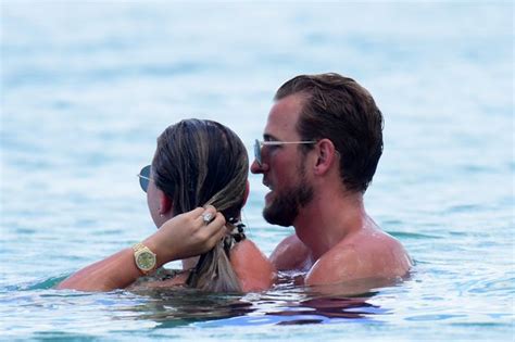 The tottenham striker posted pictures of the couple on twitter kane, dressed in a white blazer and bow tie, kisses his wife on the forehead in one picture, while in the other, he holds her with the sea in the background. Harry Kane's fiancée flashes humongous diamond engagement ...