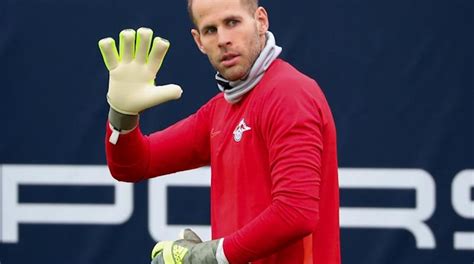 In the game fifa 21 his overall rating is 85. RB-Torwart Gulacsi hat sich Haare transplantieren lassen ...