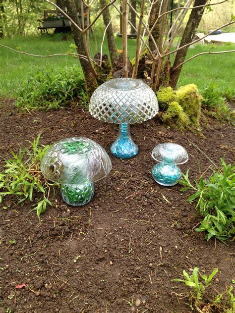 Mushroom Made From Glass Bowls And Vases Diy Garden Decor Garden Crafts