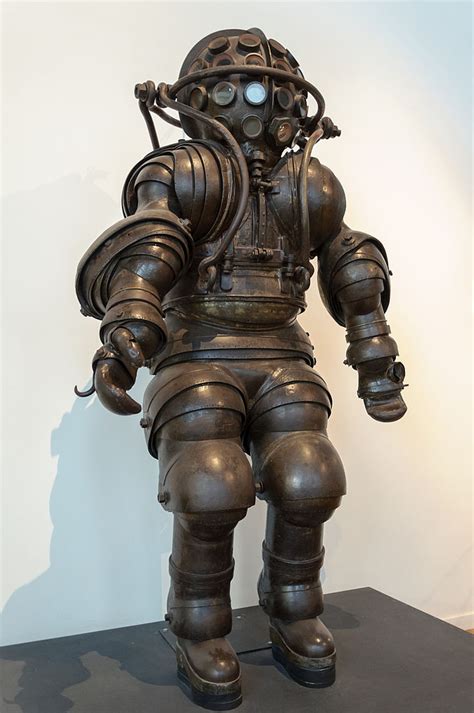 11 Important Steps In The Evolution Of Diving Suits