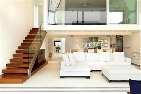 Walaupun rumah minimalis sederhana memiliki lahan yang kecil tapi anda dapat mensiasatinya dengan melebihi 2 lantai akan menjadikan rumah yang luas supaya rumah minimalis. Desain Interior rumah mungil yang menakjubkan - Bos Properti