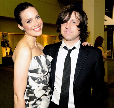 In the article for the daily mail, which was published on friday, adams apologized to those he had hurt and. Mandy Moore divorce de Ryan Adams | Hollywoodpq.com