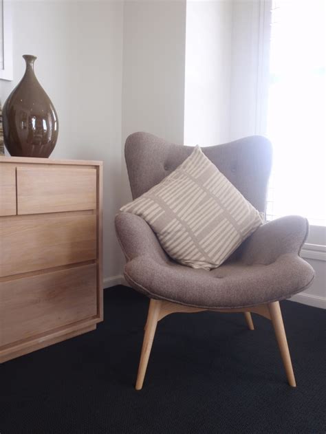 See more ideas about bedroom chair, small chair for bedroom, small bedroom. Good Comfy Chairs For Small Spaces - HomesFeed