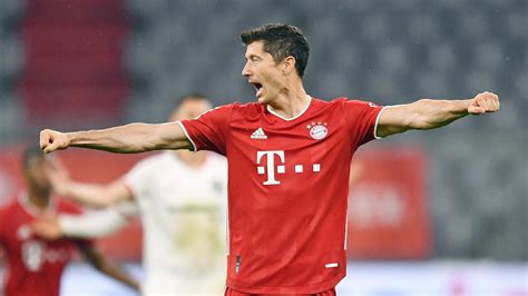 Robert Lewandowski Hits The Winner As Bayern Munich Overcome Eintracht