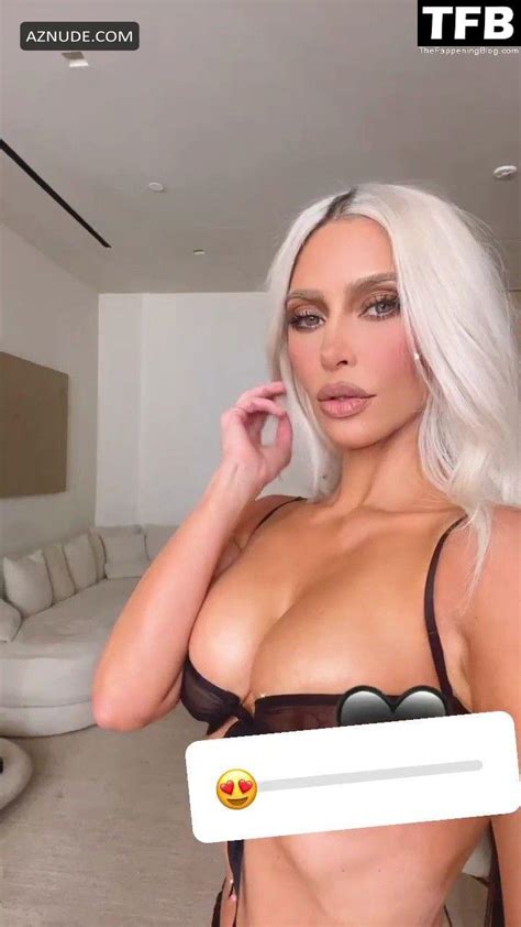 Kim Kardashian Sexy Poses Flashing Her Nude Tit In A Selfie On Social