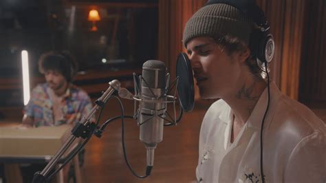 Justin Bieber Lança Vídeo Com Versão Acústica Do Single Lonely Fm