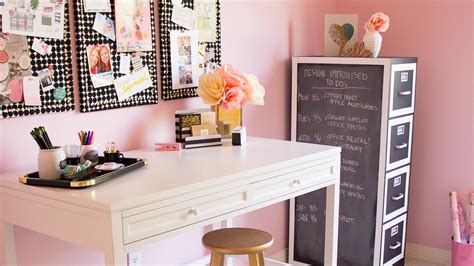 A corner craft room can be the best option for you. 5 Secrets of a Beautifully Organized Craft Room | Martha ...