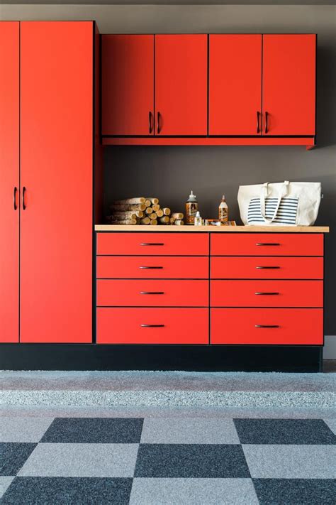 Organizing garage can be some serious matter for many home owners, especially when it's the large one. A smart garage door, custom storage system, smart bike ...
