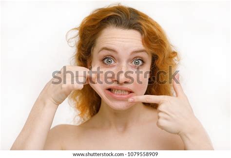 naked surprised woman red hair freckles库存照片1079558909 shutterstock