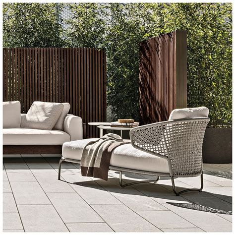 What is the best outdoor garden daybed? ASTON outdoor daybed - Minotti in 2020 | Outdoor daybed ...