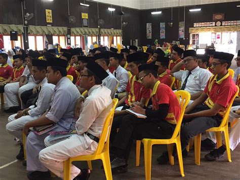 Sma al falah managed to secure places in the finals in the speech and quiz for upper secondary (both first places) and also in the singing event where they won the second place. SMA AL-FALAH