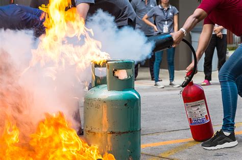 Cómo Y Cuándo Usar Un Extintor De Incendios St Soluciones