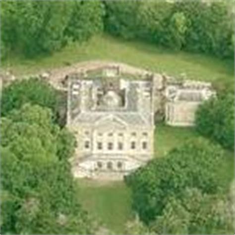 Castle goring , sınıf i listelendi kır evi worthing , batı sussex , i̇ngiltere şehir merkezinin yaklaşık 4,5 mil (7 kilometre) kuzeybatısında. Castle Goring in Worthing, United Kingdom (Google Maps)