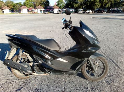 It's also small enough to park almost anywhere and has amazing fuel efficiency. Honda Pcx 150 cc for sale at Ko Phangan 7 months old | Pudeeng