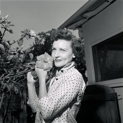 35 Fabulous Vintage Pics Of Betty White In Honor Of Her
