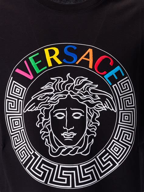Tragically, in 1997, tragedy struck both versace as a brand and gianni versace personally. Versace Versace Logo Print T-shirt - Nero - 10991235 | italist