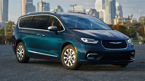 Chrysler Pacificas New Color Shifting Fathom Blue Is Now Available