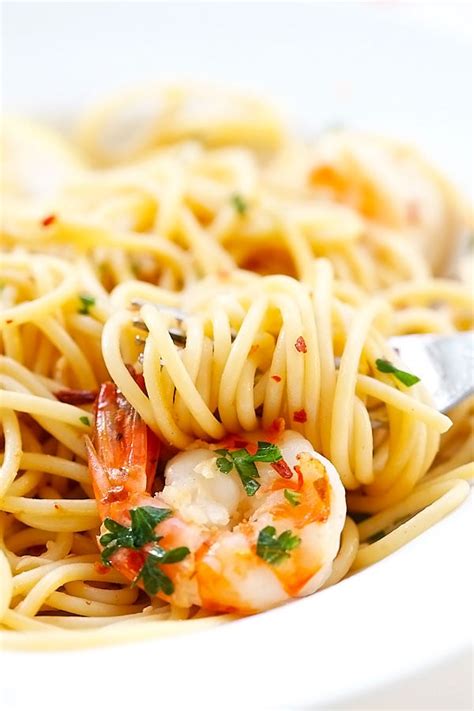 Cook the spaghetti in a saucepan of boiling salted water according to the packet. Spaghetti Aglio e Olio with Shrimp | Easy Delicious Recipes