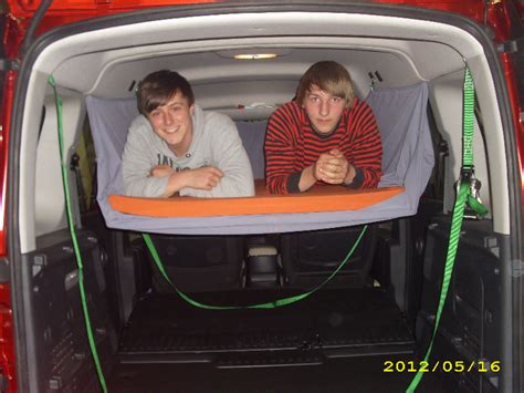 Im gegensatz zu luftbetten sind aufblasbare matratzen nicht ganz so aufblasbare matratzen, die länger als nur eine nacht benutzt werden, verlieren normalerweise etwas. Schlafen im Renault Kangoo W (YOC since 2008) | Bequem im ...