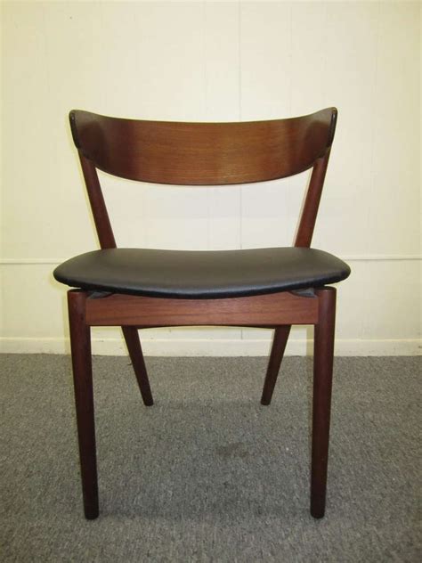 Guest chair contemporary design curved wood back and seat mahogany bentwood. Excellent Pair of Danish Modern Bentwood Teak Dining Chairs For Sale at 1stdibs