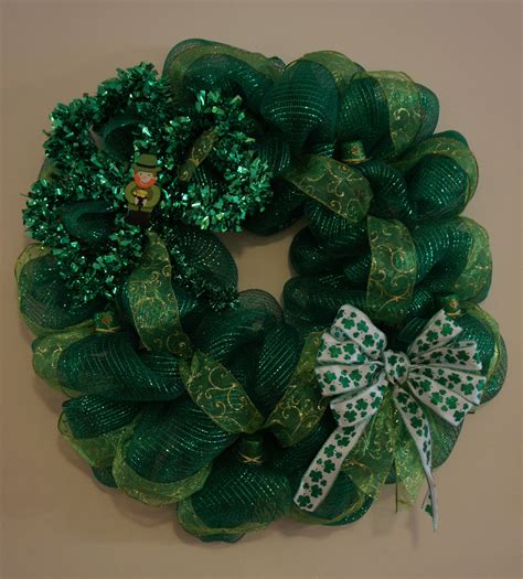 St Patricks Day Wreath Using Deco Mesh Deco Mesh Wreaths Crafts