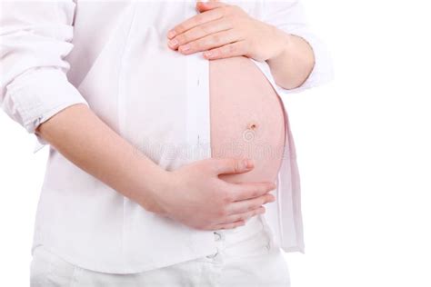 Manos Y Vientre De La Mujer Embarazada Que Tocan Su Vientre Imagen De