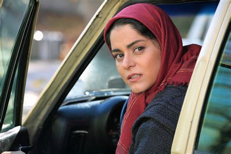 Wo iranische feministinnen mutig sind und sich weigern, den hidschab zu tragen, haben ihre westlichen kolleginnen. Eine iranische Frau (Une femme iranienne) - Medientipp