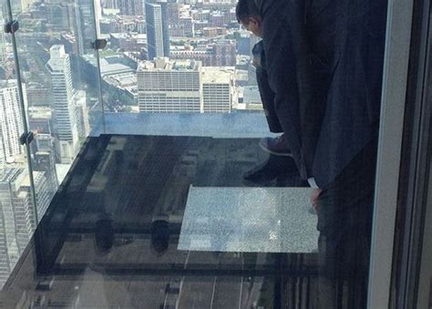 Willis Towers Glass Skydeck Is Broken And Terrifying Others