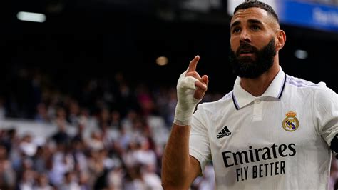 Por qué Karim Benzema siempre lleva la mano vendada en la cancha GQ