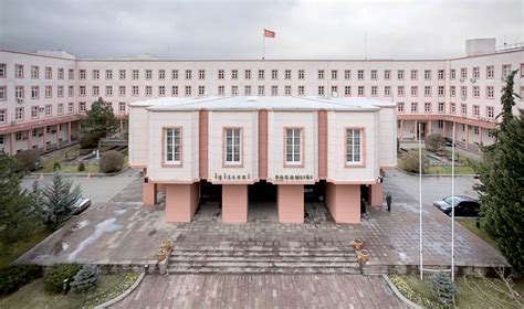 Atirau ticaret merkezi ve otel kompleksi. Modern Ankara'yı Taçlandıran Mimarlar (1) : Clemens ...