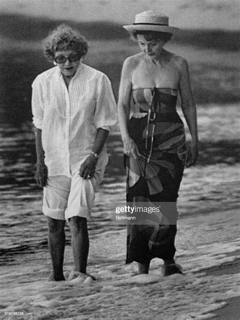 Bridgetown Barbados Mrs Reagan And Actress Claudette Colbert Take News Photo Getty Images