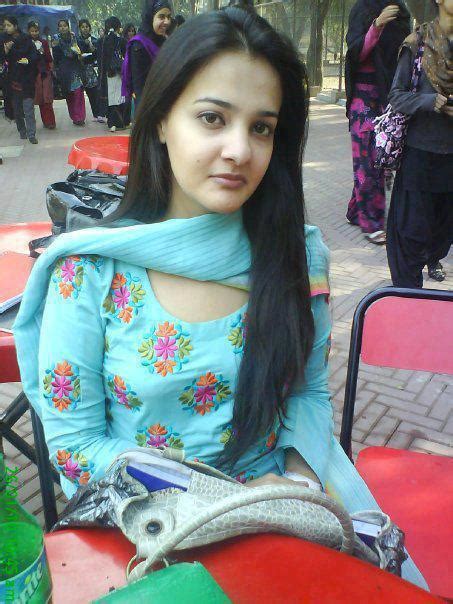Sexy Pakistani Desi Girls