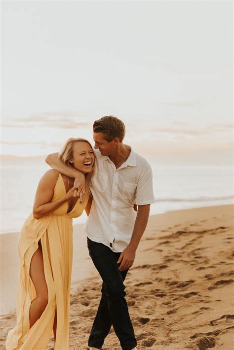 engagement pictures beach engagement photo outfits summer engagement session outfits