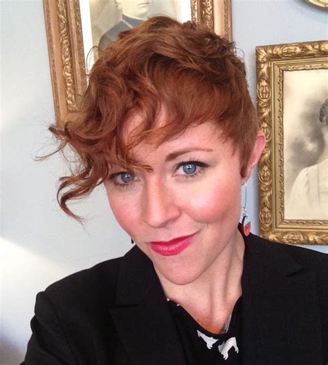 Coupe De Cheveux Courte Rousse
