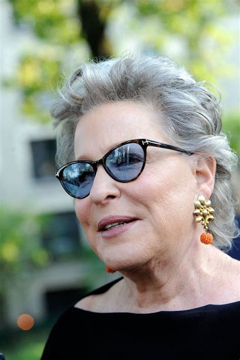 Bette Midler Ditched Her Gray Hair For This Beautiful Softer Shade Grey Hair Celebrities